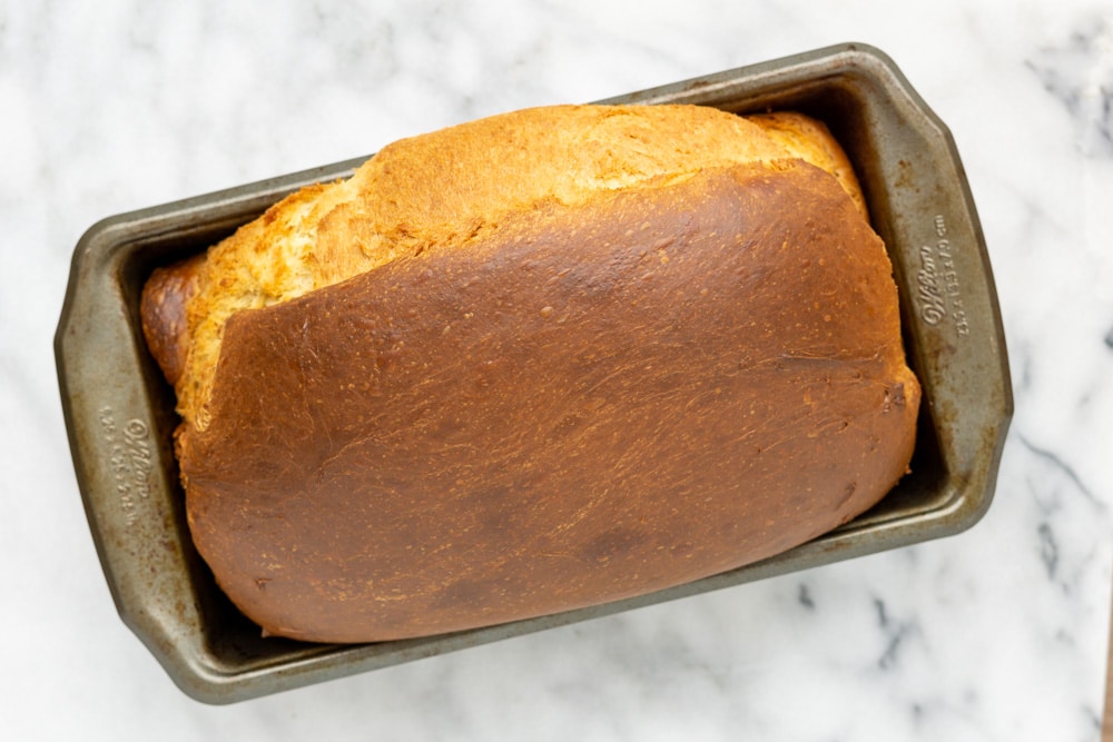 Le rôle du beurre, des œufs, du lait et du sucre dans le pain enrichi (+ recette de brioche